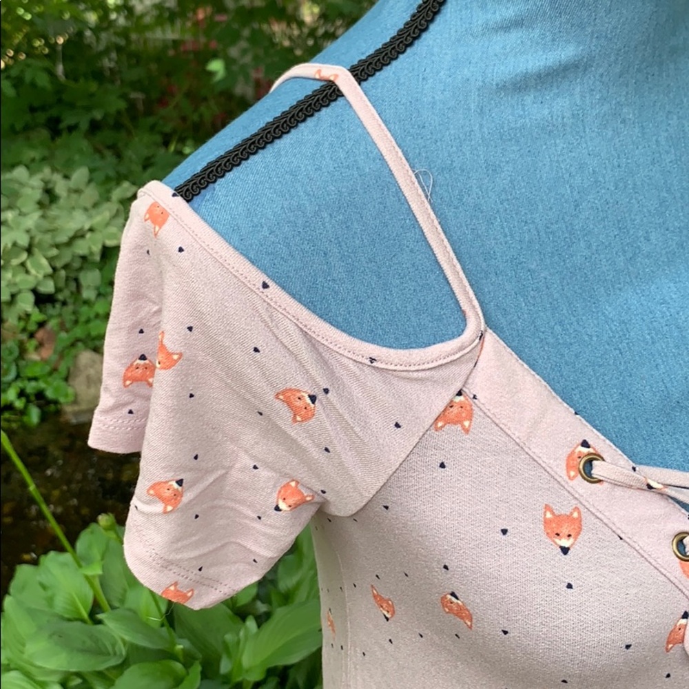 Lavender cold shoulder top.🦊🖤Pattern - Picture 3 of 8